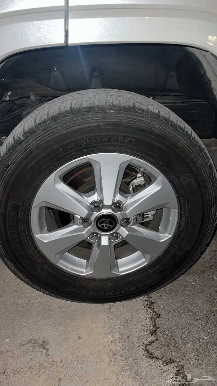 طقم جنوط لاندكروزر2023 اصلي مع كفرات دنلوب 0