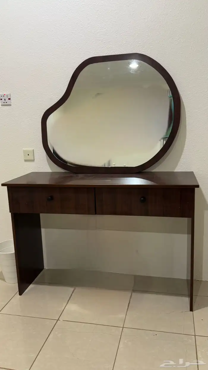 تسريحة نظيفه وجديده مع مرايه   اثاث بيت 0