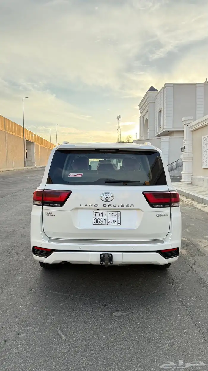 لاندكروزر 2022 L4 سعودي 3
