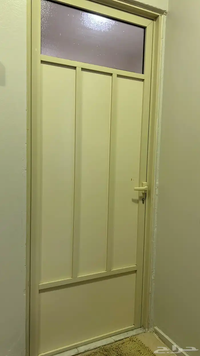 ابواب حمامات بحالة جيدة للبيع 1