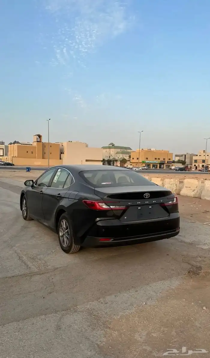 كامري ستاندر اسود 2025 2