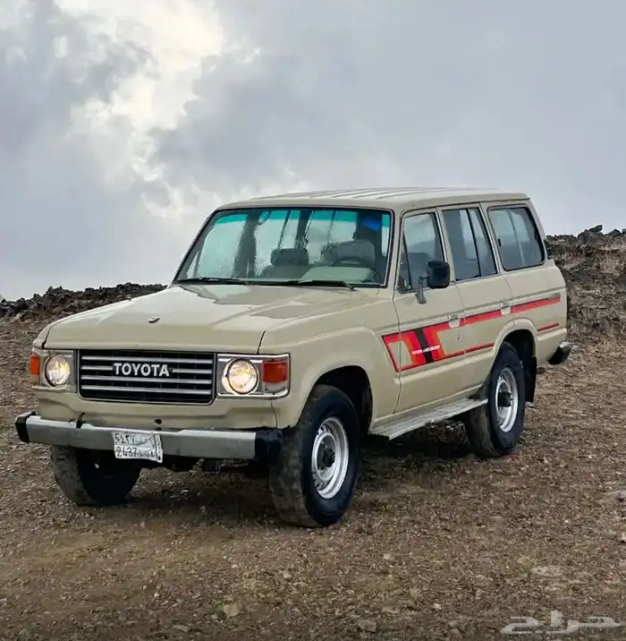 صالون لاندكروزر 1983 2