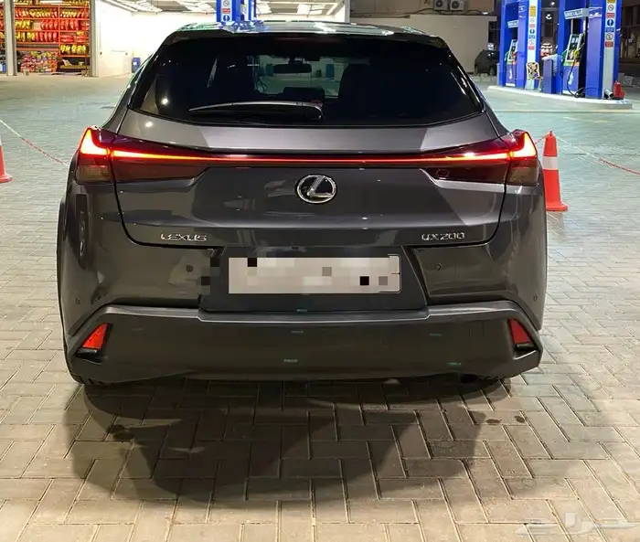 لكزس يو اكس 2023 نظيفة بحالة الوكالة 4