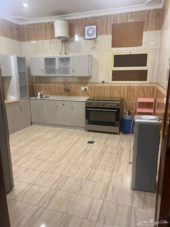 شقة مفروشه للايجار العزيزية ( غرفتين وصالة ومبطخ حمامين) 4