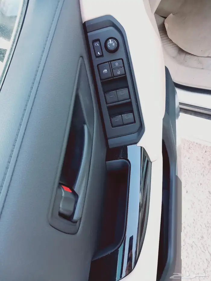 تويوتا لاندكروزر جي اكس GX ديزل 2024 اصفار 11