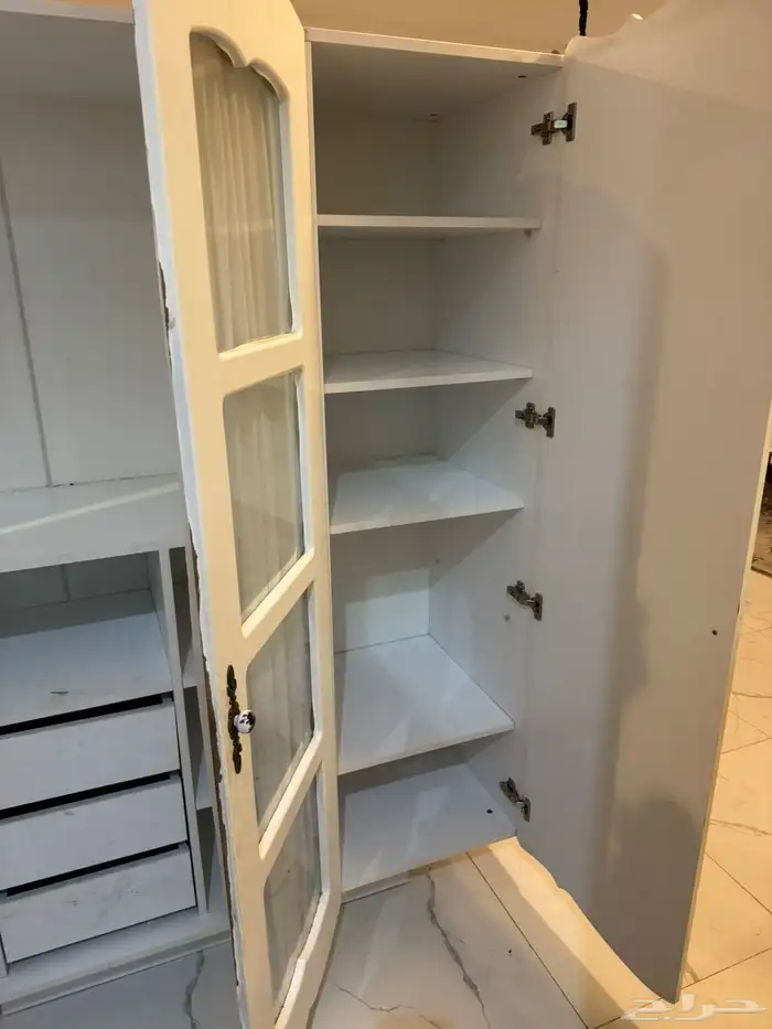 دولاب ملابس شبه جديد استخدام 3 اشهر 0