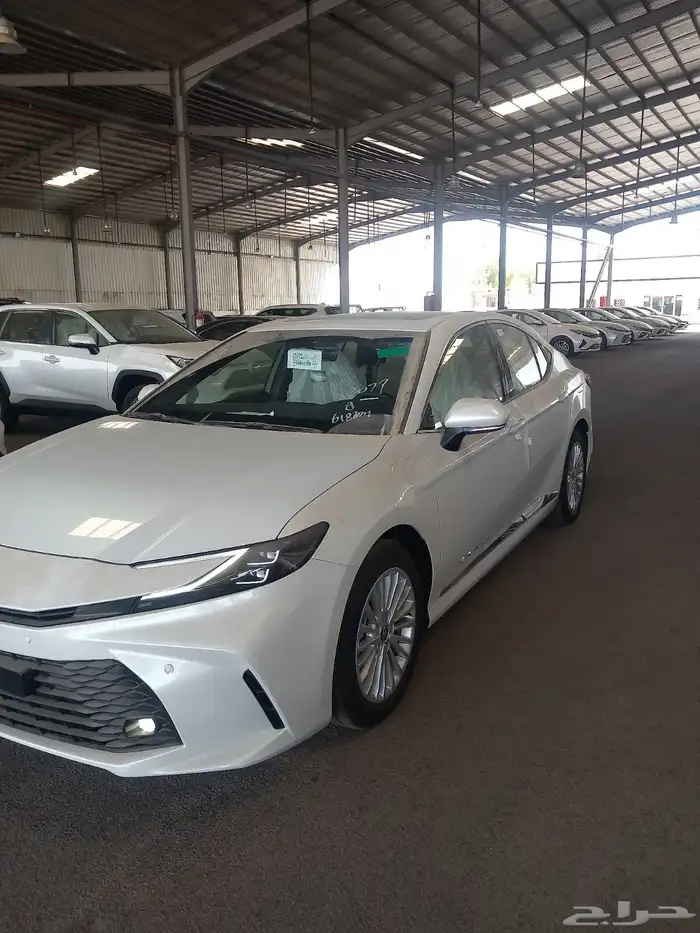 تويوتا كامري LE ابيض 2025 2