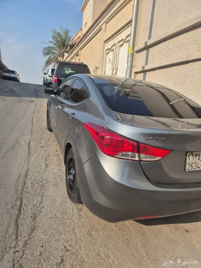 هيونداي إلنترا XLT موديل 2013 نظيفه 3