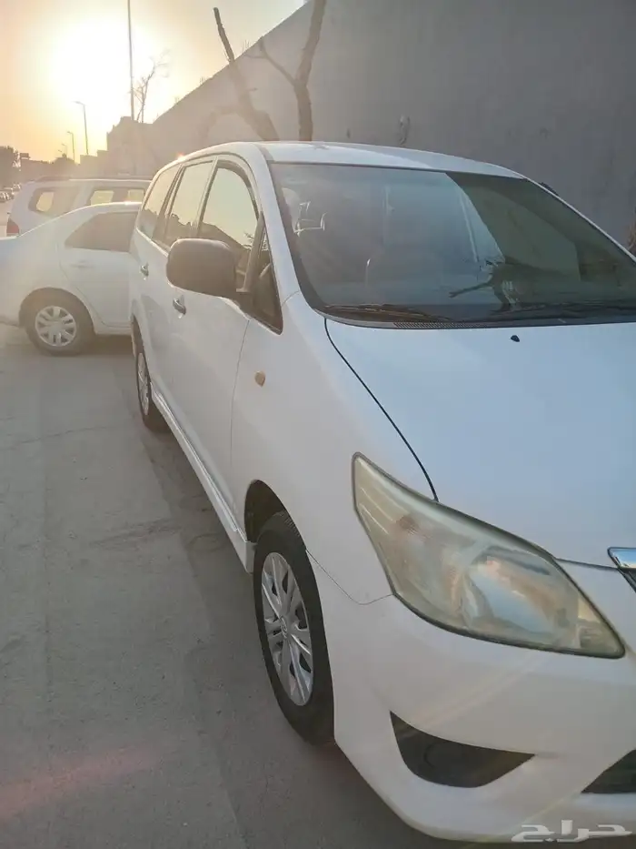 تويوتا أنوفا 2012 ابيض 2