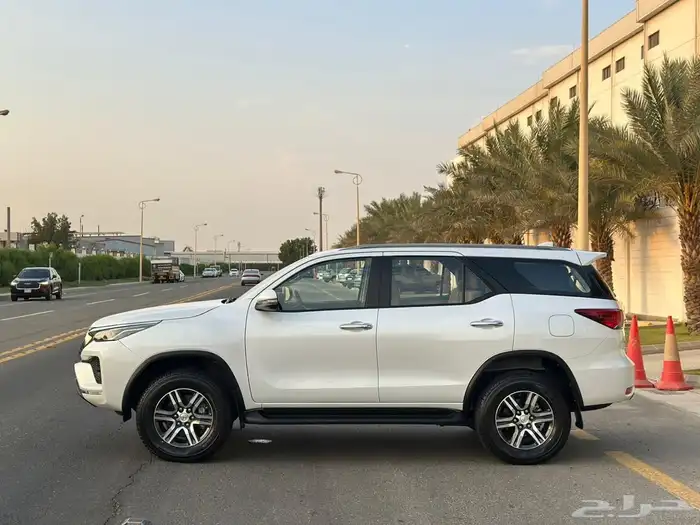 تويوتا فورشنر 2023 VX1 سته سلندر 5