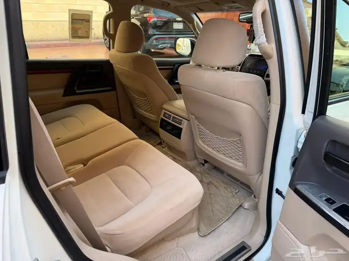 لاندكروزر 2015 GXR3 فل كامل وكاله بريمي 27