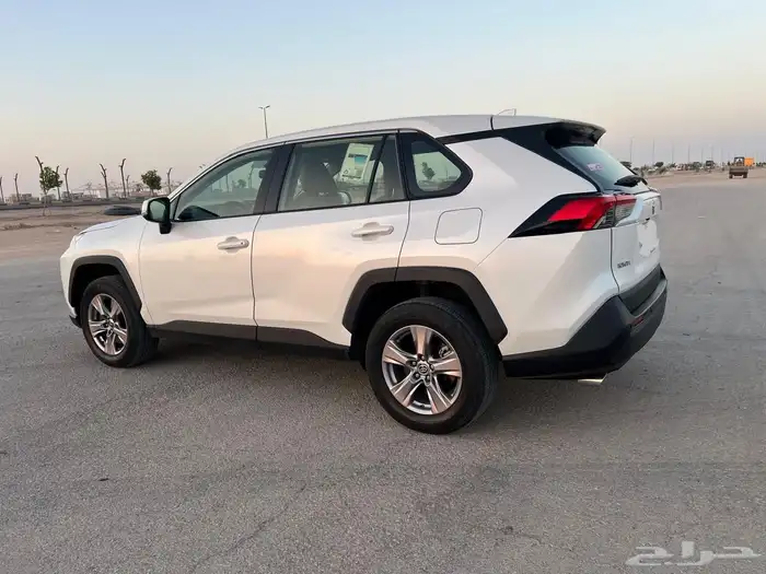 تويوتا راف فور قمة النظافه ممشى قليل 2