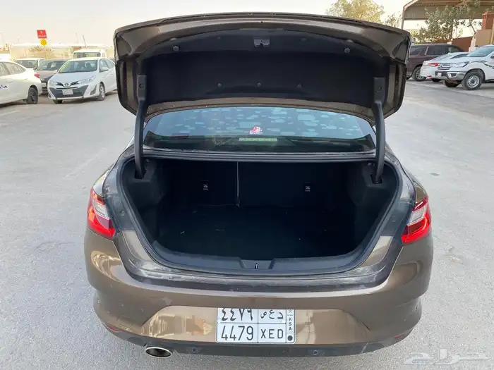 رينو ميغان 2020 15