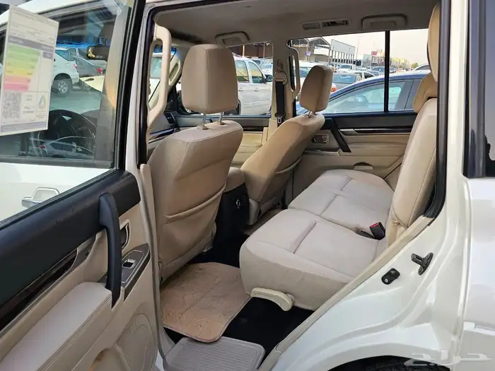 متسوبيشي باجيرو2017 نظيف 9