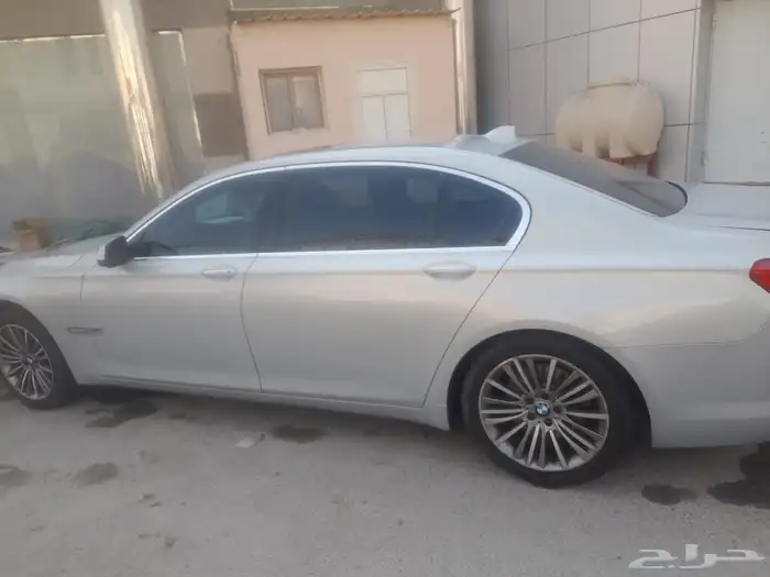 سيارة بي ام دبليو BMW موديل 2012 3