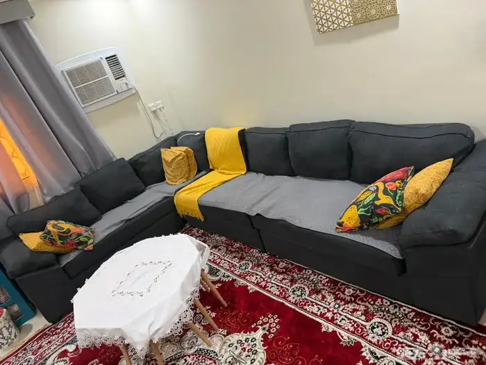 كنب حرف L نظيف مع الستارة 0