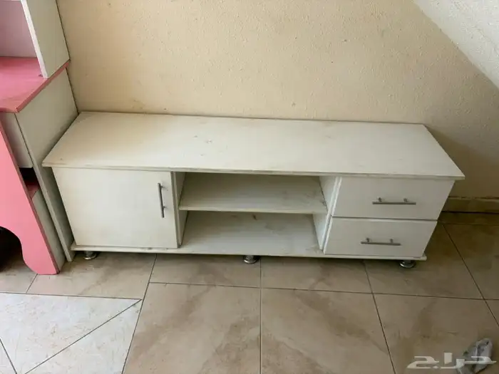 طاولة شاشه للبيع ع السوم 0