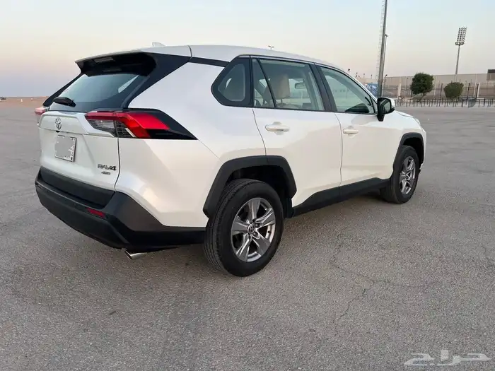 تويوتا راف فور قمة النظافه ممشى قليل 3