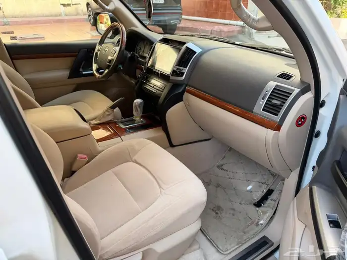 لاندكروزر 2015 GXR3 فل كامل وكاله بريمي 18