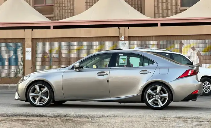 لكزس IS350 2015 19