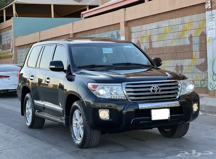 لاندكروزر GXR 2012 V8 1