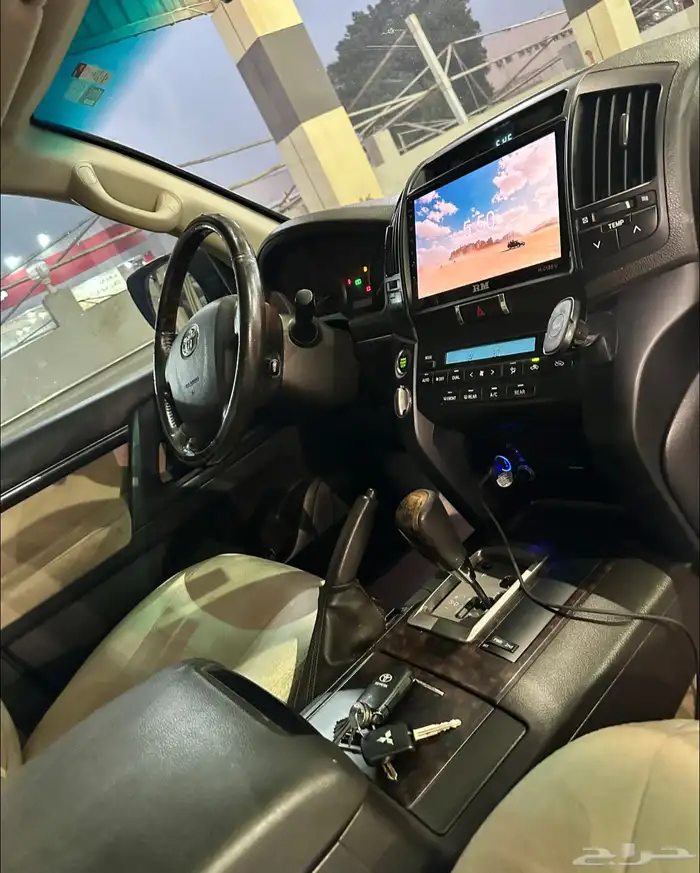 تويوتا لاند كروزر 2010 وارد خليجي 6 سلندر عداد 300 الف 13