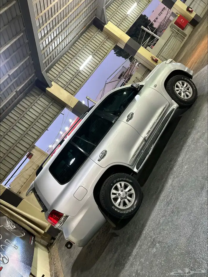 تويوتا لاند كروزر 2010 وارد خليجي 6 سلندر عداد 300 الف 6