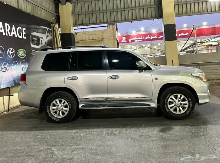 تويوتا لاند كروزر 2010 وارد خليجي 6 سلندر عداد 300 الف 4