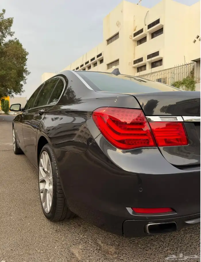للبيع BMW 740 Li فل كامل 2012 نظيف جدا جدا 21