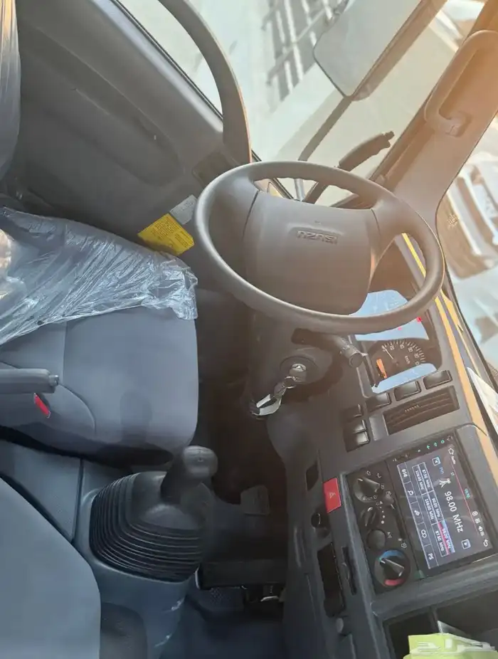 ايسوزو قلاب 3طن موديل 2025 4