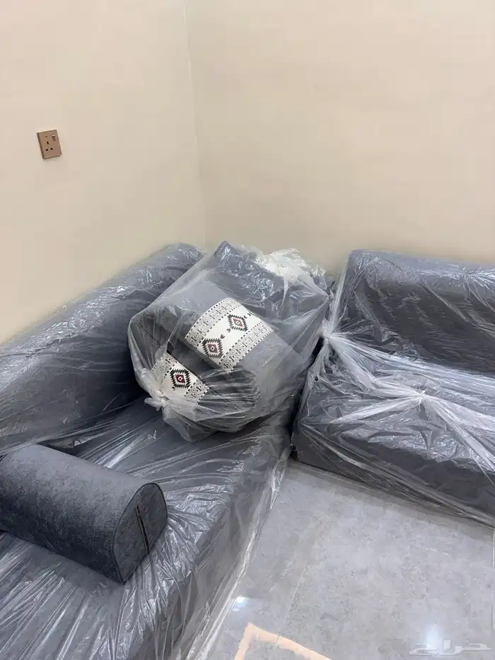 كنب جديد لم يستخدم مع طاولة. 0