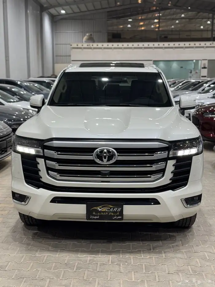 تويوتا لاندكروزر موديل 2023 L3 سعودي بنزين - عداد 8 الاف 0