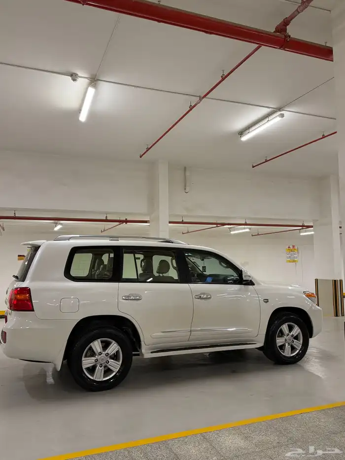 لاندكروزر موديل 2015 17