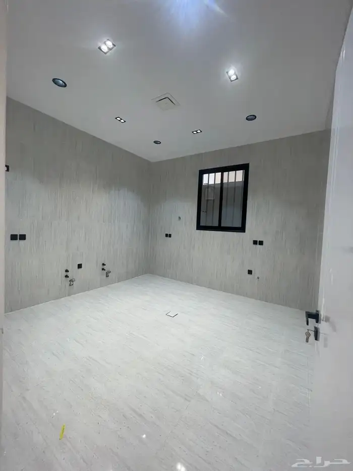 للبيع شقه أرضيه مع بايكه وحوش غرب الخميس قرب طريق ابها 5