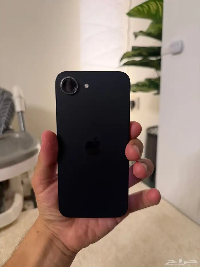 ايفون 16e نظيف 3