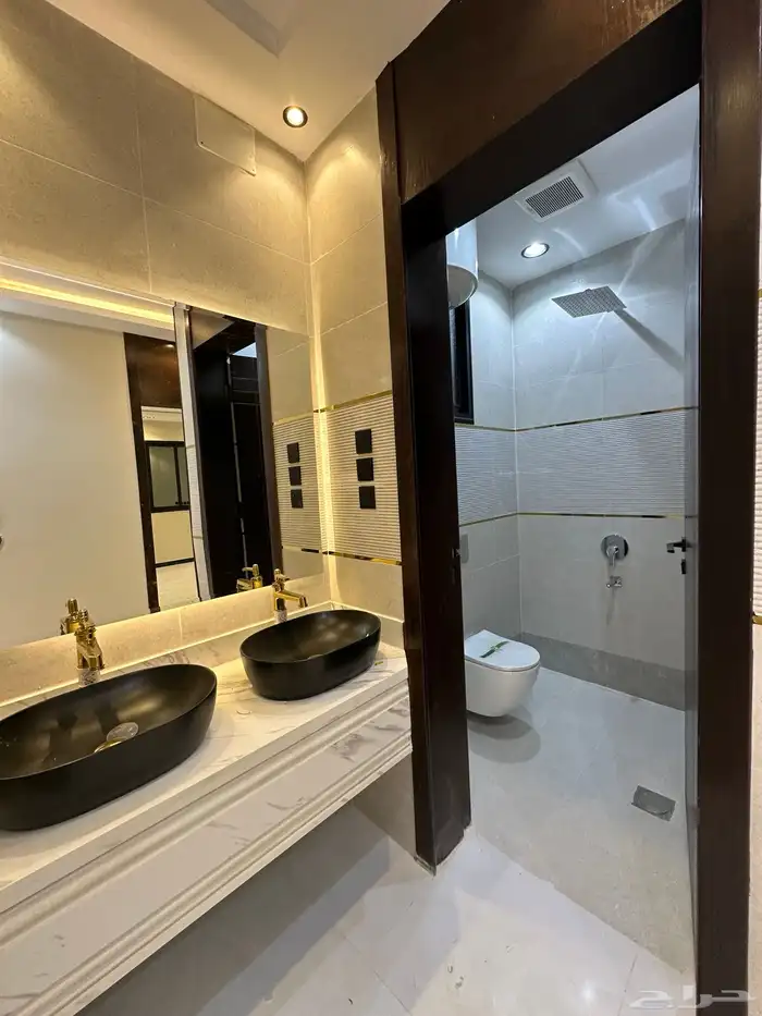 للبيع روف علوى وملحق بمشب 9غرف ودرج خارجي قرب الخدمات700الف 13