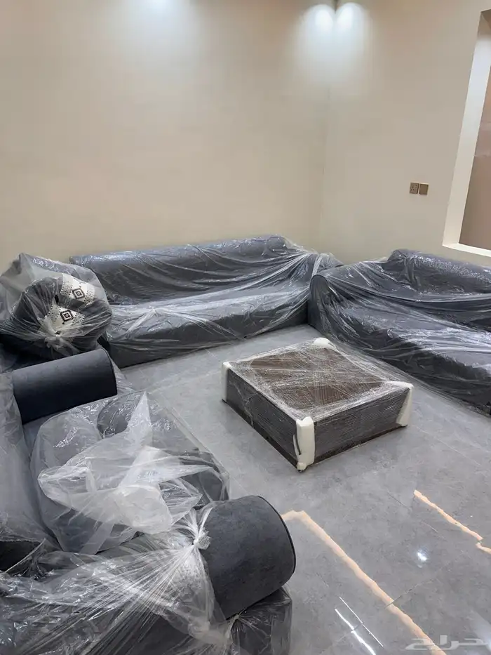 كنب جديد لم يستخدم مع طاولة. 4