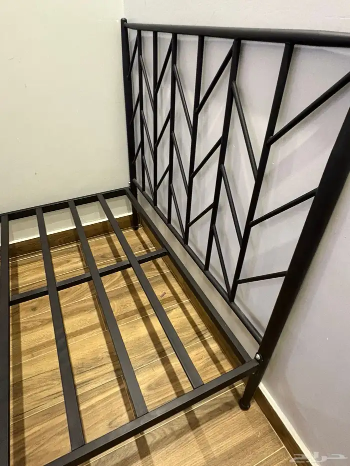 سرير حديدي اسود نفر ونص استعمال كم شهر بحاله الشراء 1