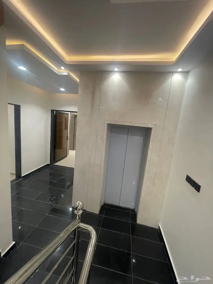 للبيع شقق ادوار علويه تشطيب راقي وسط الخدمات خميس مشيط 23