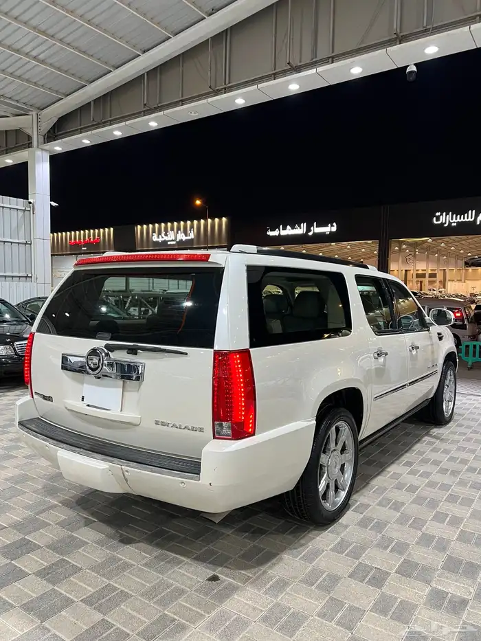 كاديلاك اسكاليد 2012 نظيف للبيع 5