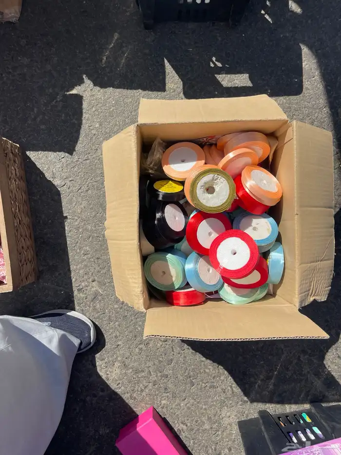 باقي اغراض محل هدايا القطعة بريالين او البيع جملة 12