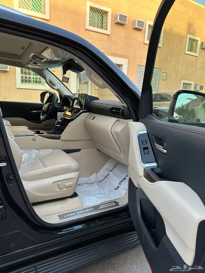 لاندكروزر عبداللطيف جميل 2025 L4 8