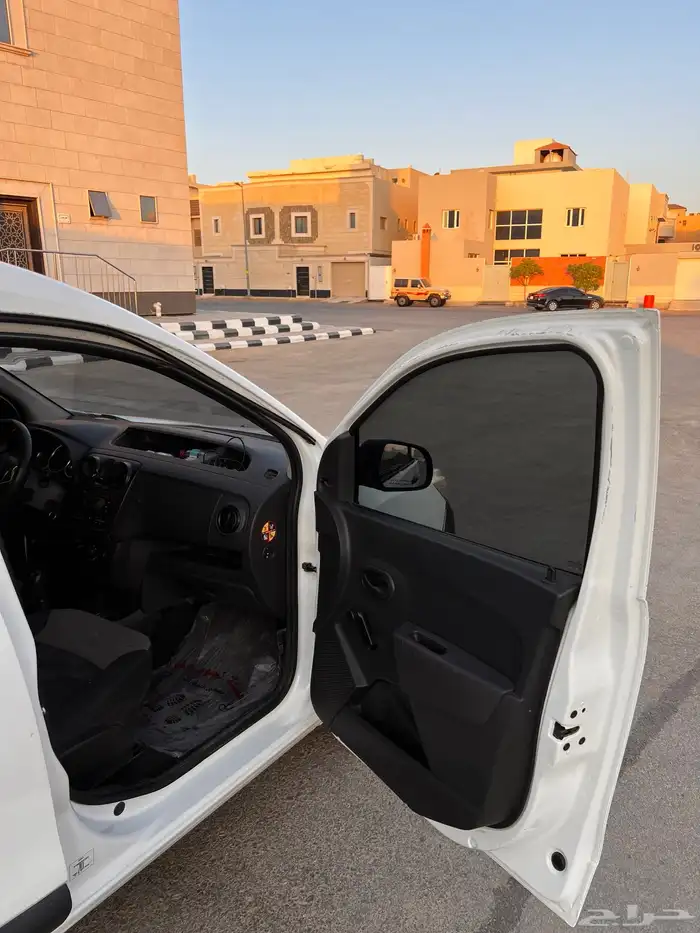 رينو دوكر فان 13