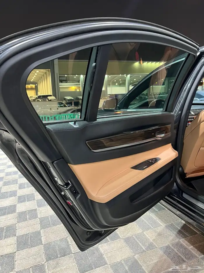 BMW 730 موديل 2012 مخزن للبيع 19