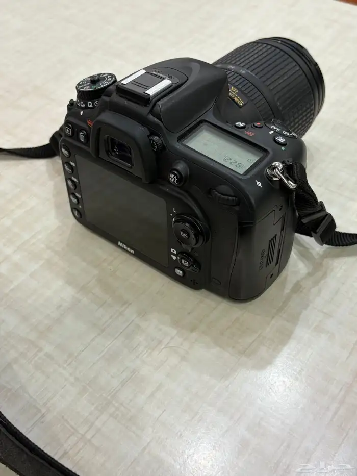 كاميرا نيكون D7100 نظيفة جدا مع خمس عدسات للبيع 4