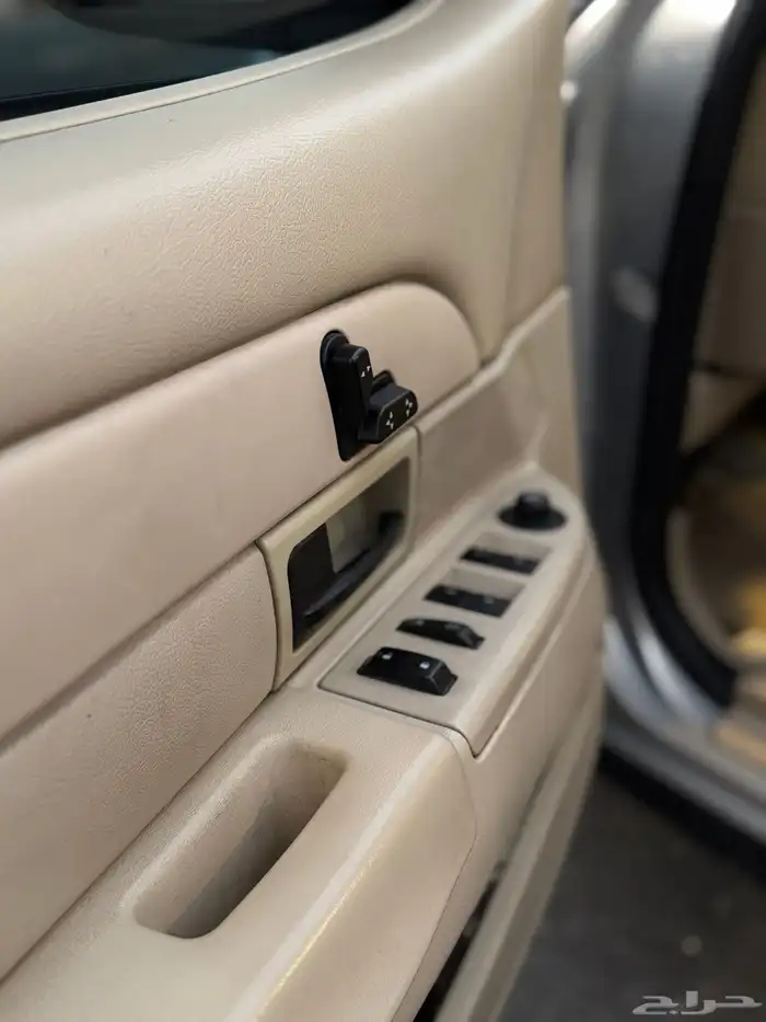 فورد كروان فكتوريا 2011 نظيف غايه للمستخدم 12