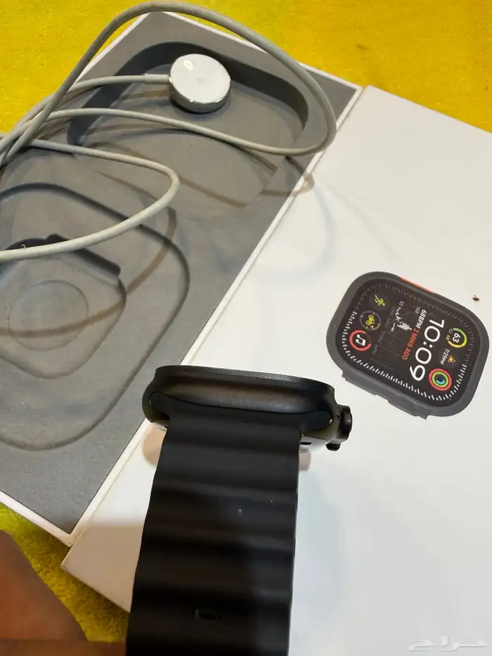 ساعة ابل الترا 2 أسود مقاس 49 بطارية 100  مع كرتونها واغراض 4