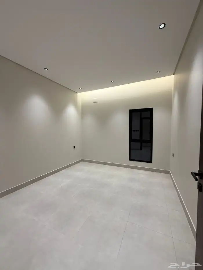 للبيع شقق ارضيه ببايكة سيارة وشقق علويه ف ابها حي الزهور 31