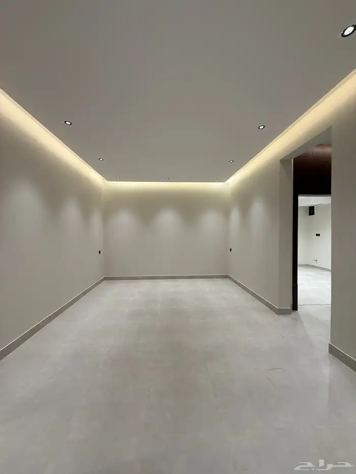 للبيع شقق ارضيه ببايكة سيارة وشقق علويه ف ابها حي الزهور 7