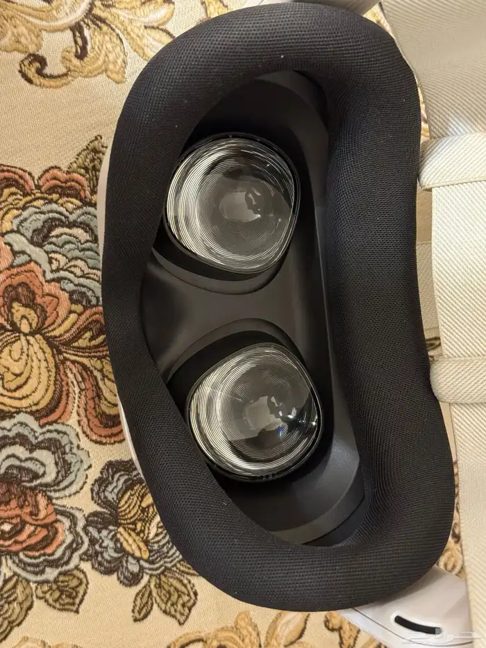 نظارة VR ميتا كويست 3s شبه جديده 128 جيجا وكاله 4